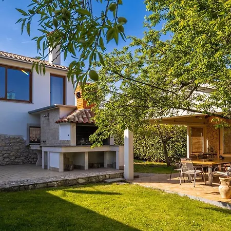Beautiful Villa Celeste Vila Santalezi