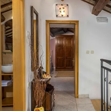 Beautiful Villa Celeste Santalezi